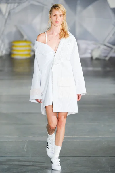 Look 12
